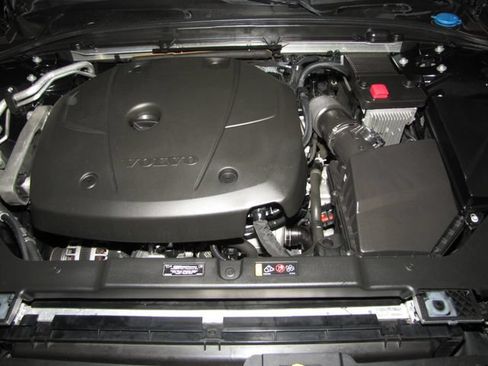 Used 2020 Volvo S60 T5 Momentum w/ Premium Package FWD image 22