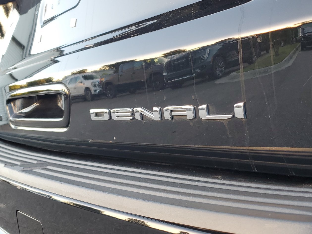 Used 2024 GMC Yukon Denali w/ Advanced Technology Package AWD/4WD image 8