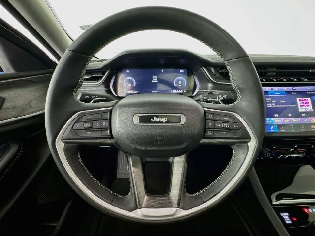 Used 2024 Jeep Grand Cherokee Limited w/ Black Appearance Package AWD/4WD image 14