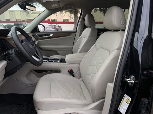 Used 2025 Volkswagen Atlas SE image 24