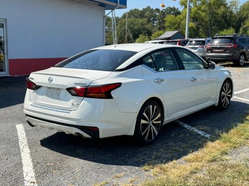 Used 2020 Nissan Altima 2.0 Platinum FWD image 5