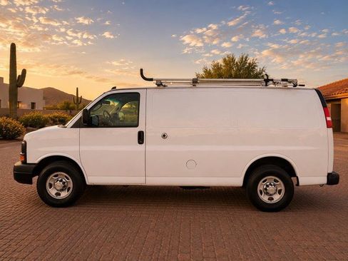Used 2016 Chevrolet Express 2500 RWD image 5