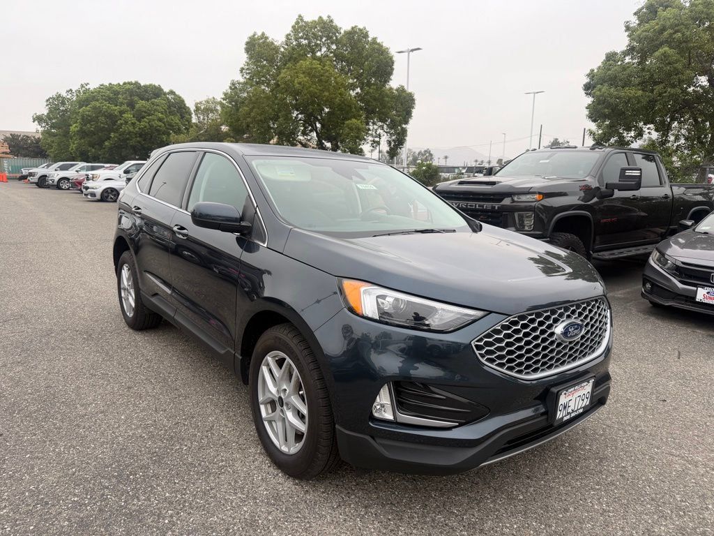 Used 2024 Ford Edge SEL w/ Convenience Package AWD/4WD image 2