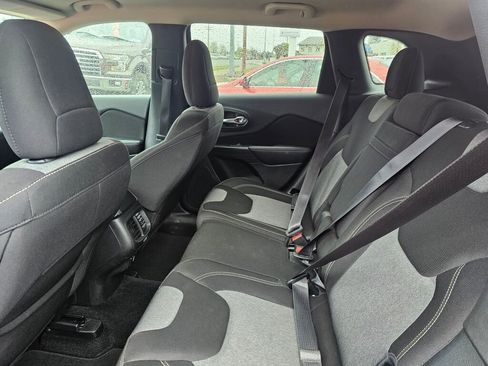 Used 2014 Jeep Cherokee Latitude image 20