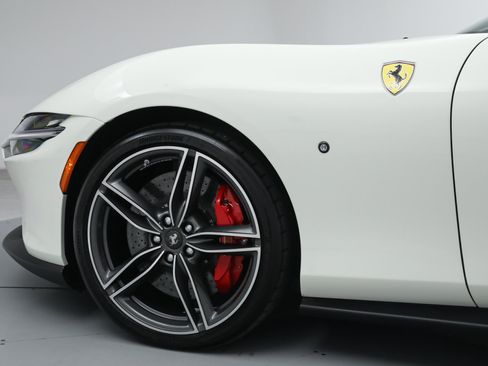 Certified 2025 Ferrari Roma Spider RWD image 17