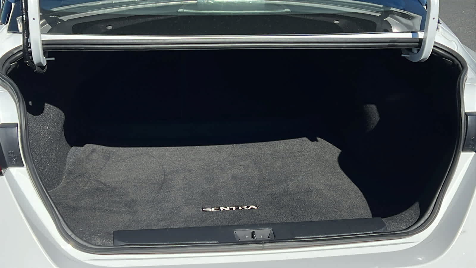 Used 2024 Nissan Sentra SV FWD image 27