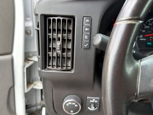 Used 2021 Chevrolet Express 2500 w/ Driver Convenience Package RWD image 15