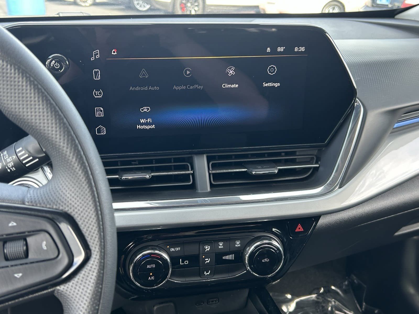 Used 2025 Chevrolet Trax LT FWD image 30