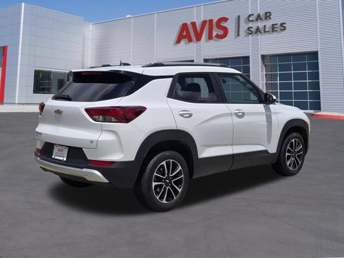 Used 2025 Chevrolet TrailBlazer LT AWD/4WD image 6