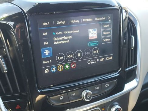 Used 2022 Chevrolet Traverse LT image 17