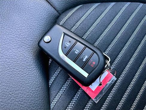 Used 2023 Toyota Camry SE image 11