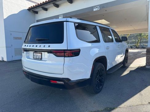 Used 2023 Jeep Wagoneer Series II image 3