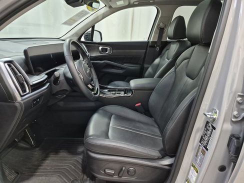 Used 2025 Kia Sorento SX AWD/4WD image 12