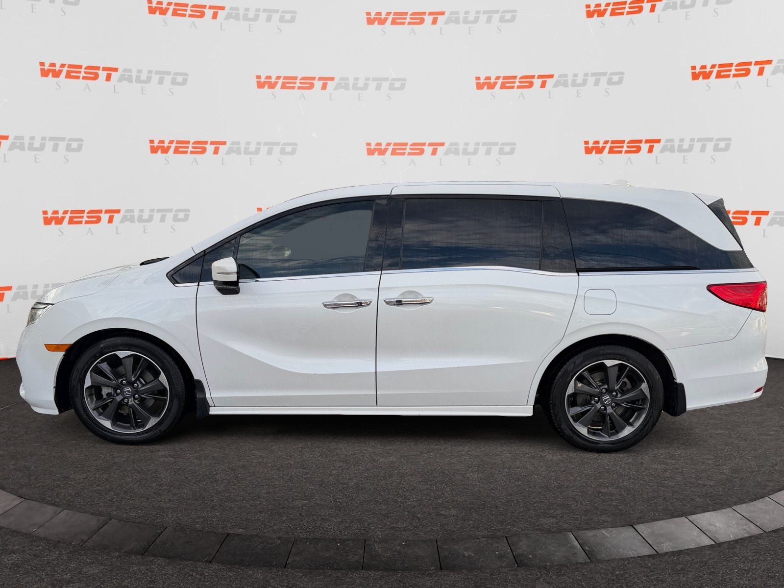Used 2022 Honda Odyssey Elite image 2