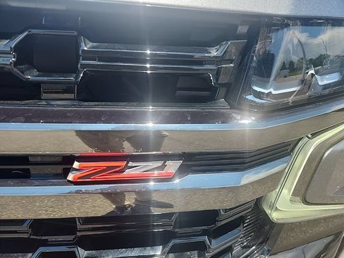 Certified 2022 Chevrolet Suburban Z71 w/ Luxury Package AWD/4WD image 9