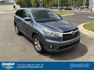 Used 2015 Toyota Highlander XLE FWD video 1