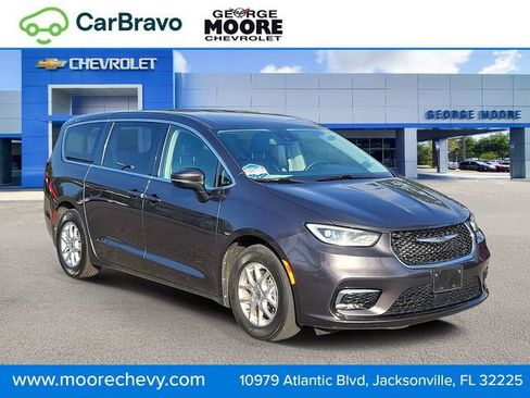 Used 2023 Chrysler Pacifica Touring-L FWD image 1