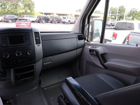 Used 2015 Mercedes-Benz Sprinter 2500 image 26