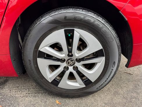 Used 2017 Toyota Prius Two image 13