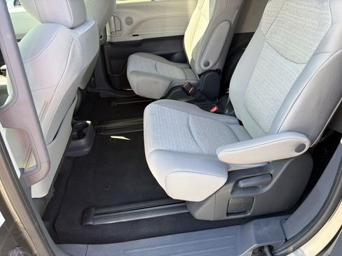 Certified 2024 Toyota Sienna LE image 31