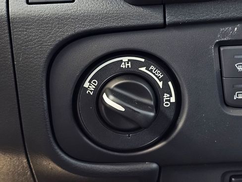 New 2025 Nissan Frontier SV w/ SV Convenience Package image 12