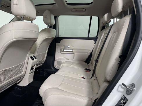 Used 2021 Mercedes-Benz GLB 250 4MATIC image 31