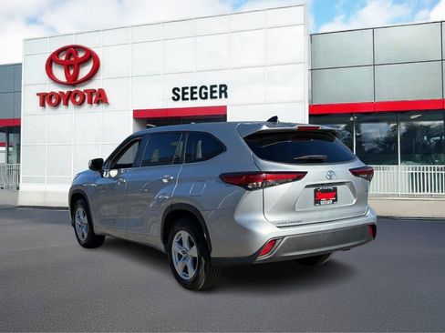 Used 2023 Toyota Highlander LE image 7