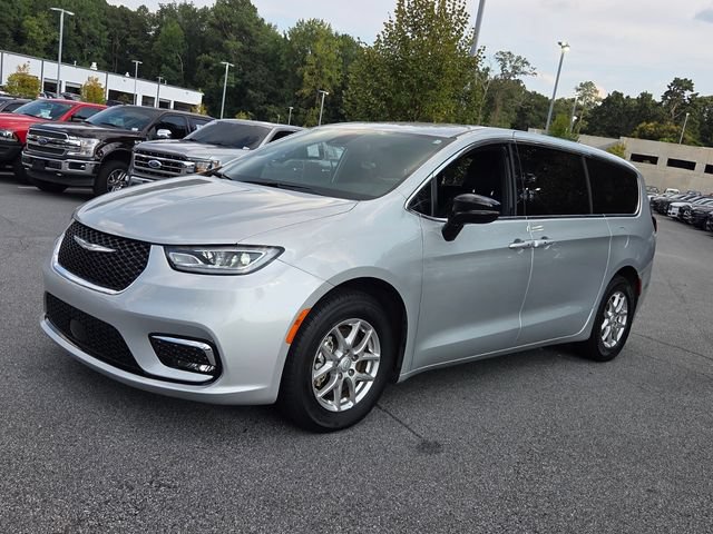 Used 2026 Chrysler Pacifica Select FWD image 3
