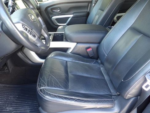 Used 2018 Nissan Titan SV w/ SV Convenience Package image 20