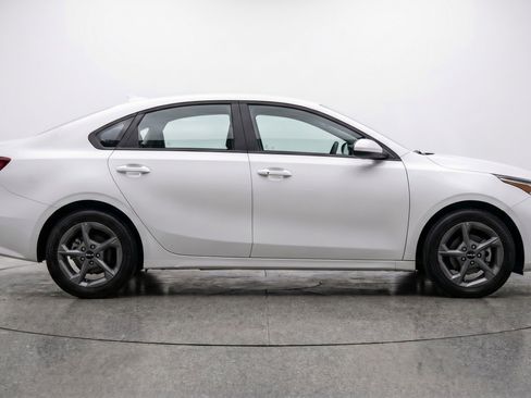 Used 2025 Kia K4 FWD image 11
