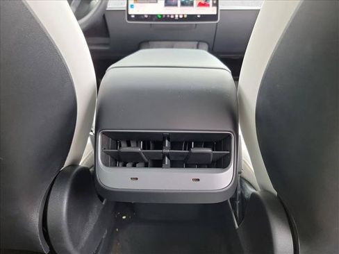 Used 2023 Tesla Model Y Long Range AWD/4WD image 17