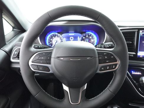 New 2027 Chrysler Pacifica Select FWD image 10