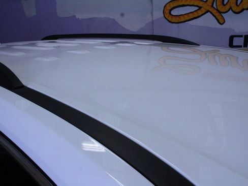 Used 2023 Chevrolet Traverse LT image 5