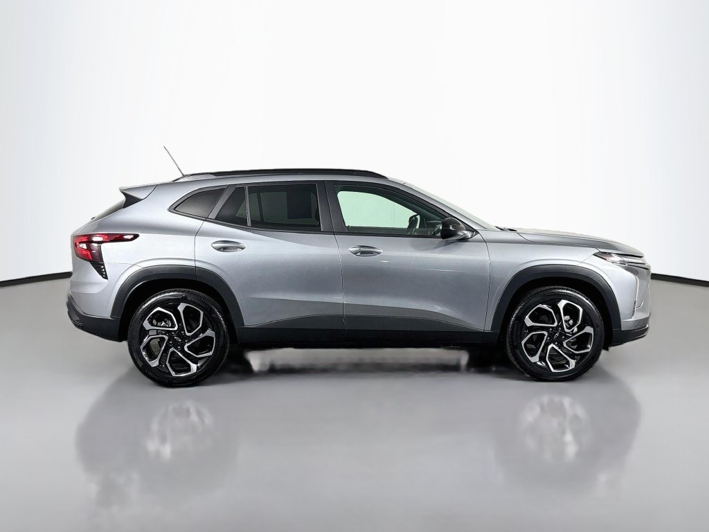 Certified 2026 Chevrolet Trax RS w/ Sunroof Package FWD image 8