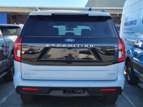 Used 2025 Ford Expedition Max Active image 5