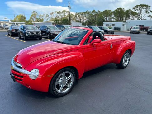 Used 2005 Chevrolet SSR w/ Preferred Equipment Group RWD image 8