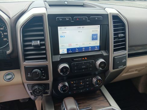 Used 2019 Ford F150 Lariat w/ Equipment Group 502A Luxury AWD/4WD image 13