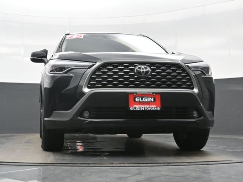 Used 2025 Toyota Corolla Cross XLE AWD/4WD image 28