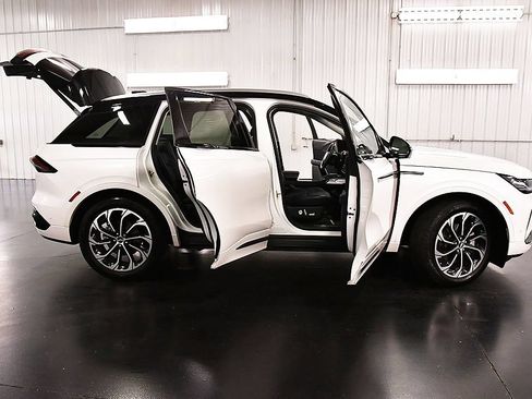 Used 2024 Lincoln Nautilus Reserve w/ Equipment Group 202A AWD/4WD image 33