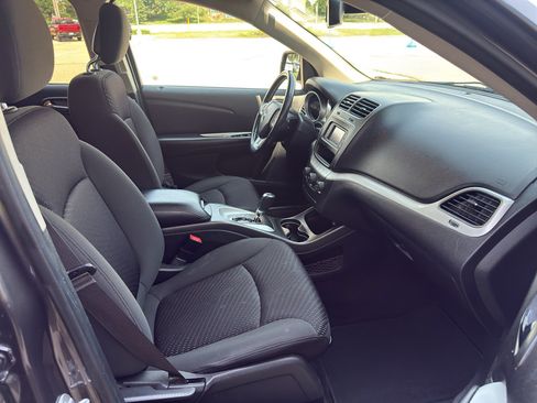 Used 2019 Dodge Journey SE w/ Premium Group FWD image 29