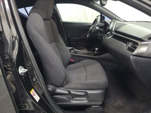 Used 2018 Toyota C-HR XLE FWD image 6