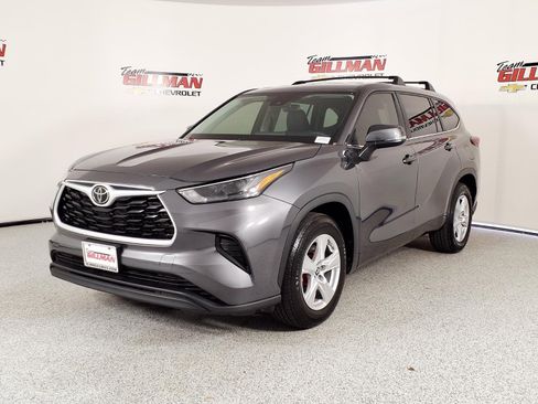 Used 2023 Toyota Highlander L image 4