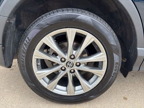 Used 2017 Toyota RAV4 Limited w/ Carpet Mat Package AWD/4WD image 9