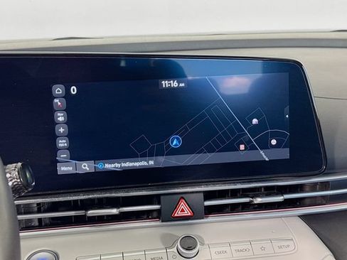 Used 2024 Hyundai Elantra Limited FWD image 16