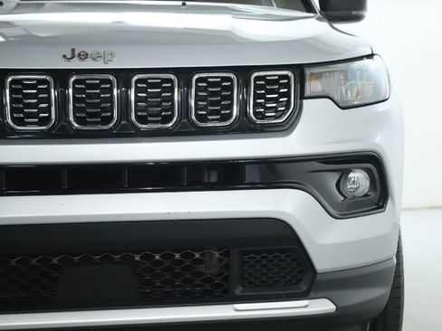 Used 2025 Jeep Compass Limited AWD/4WD image 7