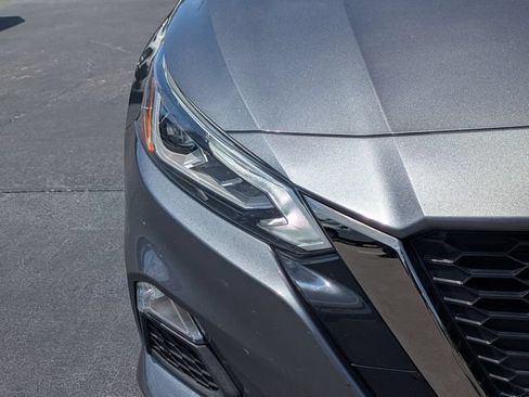Used 2022 Nissan Altima 2.5 SR FWD image 11