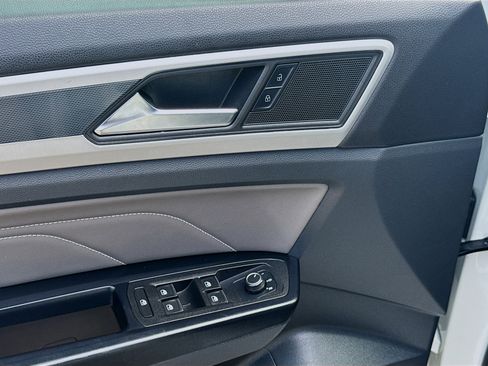 Certified 2021 Volkswagen Atlas Cross Sport SE w/ Panoramic Sunroof Package FWD image 16