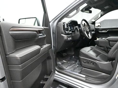 Used 2024 GMC Sierra 1500 SLT w/ X31 Off-Road Package AWD/4WD image 9