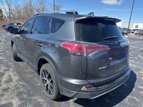Used 2017 Toyota RAV4 SE image 4