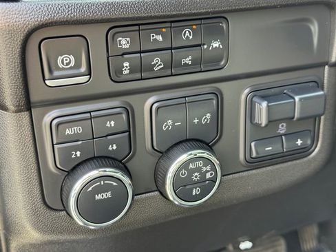 Certified 2025 Chevrolet Suburban RST w/ Sun And Tow Package image 21